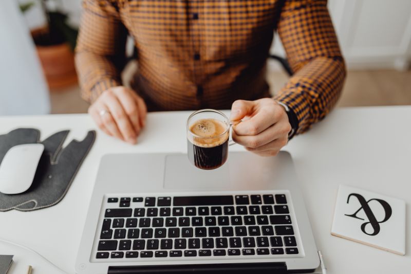 woman having a coffee overlaptop