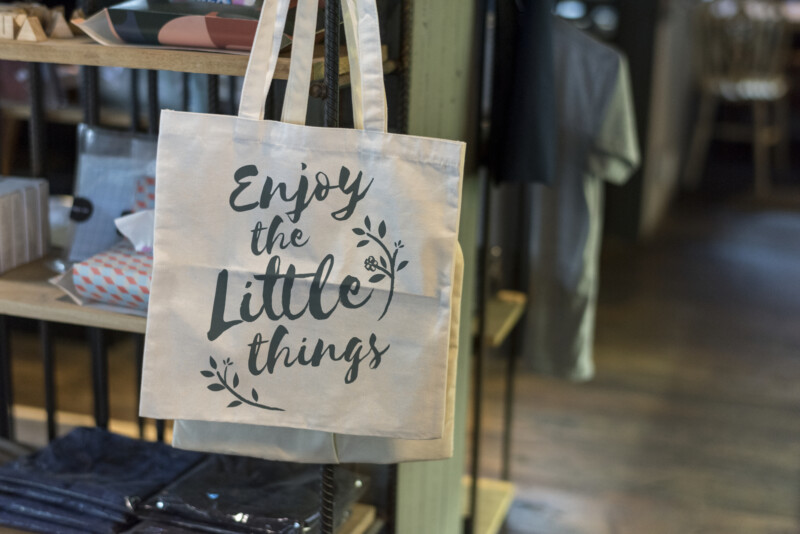 Tote bag with the phrase Enjoy the little things